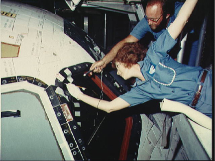 THE SPACE SHUTTLE 耐熱シリカタイル THE SPACE SHUTTLE 耐熱シリカタイル